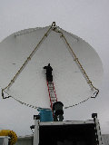 Mike Strong (top) and Jon Lutz rig signal generator to center of antenna for rotary joint azimuth dependence checks. (R.Rilling, Nov-2001)
